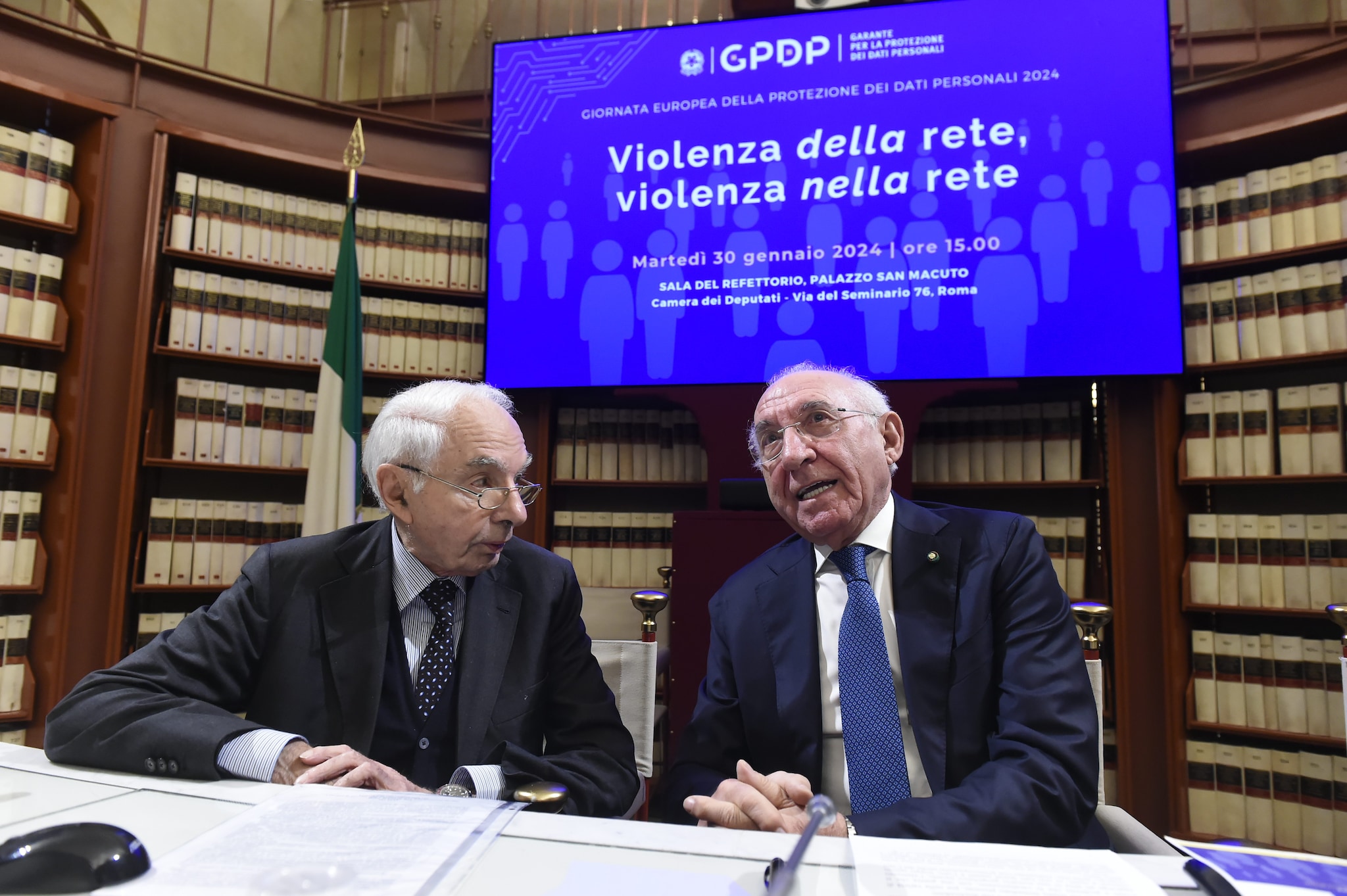 Violenza in rete, il Garante privacy: “Rischi di manipolazione del consenso”