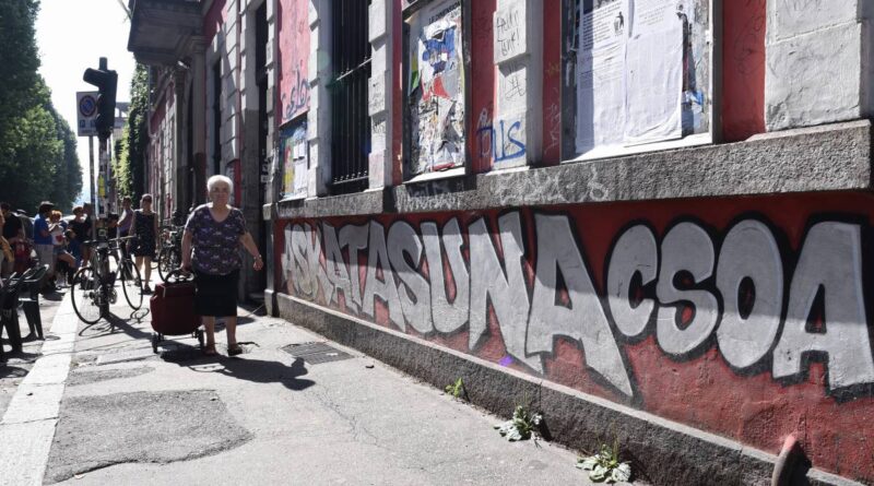 “È un bene comune”. A Torino la giunta rossa legalizza il centro sociale Askatasuna