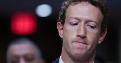Zuckerberg in Senato per i suicidi social. “Mi scuso con i parenti”