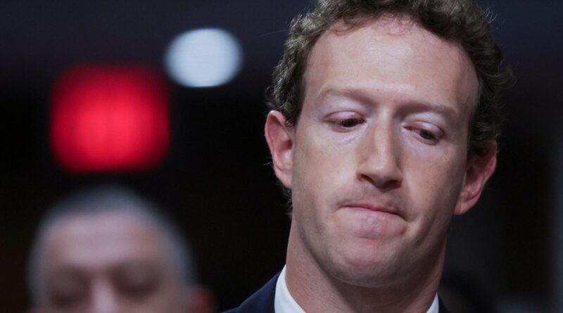 Zuckerberg in Senato per i suicidi social. “Mi scuso con i parenti”