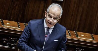 Passaporti, Piantedosi: “Richieste boom, nel 2023 2,75 milioni di rilasci, presto pagamenti con Iban”