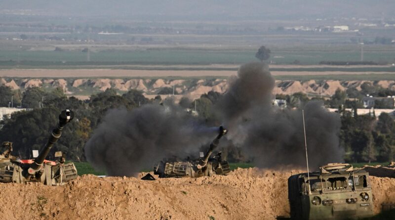 Israele – Hamas, le notizie di oggi dalla guerra. Hamas per l’accordo chiede il rilascio anche di Barghouti e Saadat. Gaza: 800 funzionari europei e Usa denunciano Israele