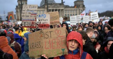Germania, nuove proteste contro l’estrema destra: 200mila in piazza. Manifestazioni in tutto il Paese: il razzismo non è un’alternativa