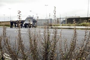 Giovane si suicida nel Cpr a Roma, poi disordini e lanci di sassi contro il personale