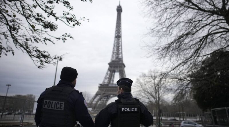 Parigi, coltellate ai passanti. Preso l’assalitore: ha brevetto italiano