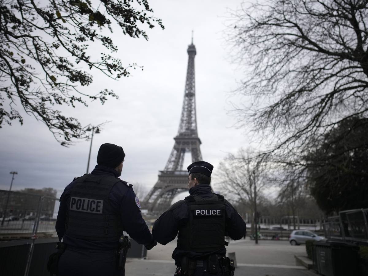 Parigi, coltellate ai passanti. Preso l’assalitore: ha brevetto italiano