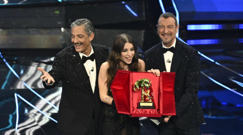 Sanremo 2024, la finale: vince Angelina Mango, secondo Geolier, terza Annalisa. La classifica finale e tutti i premi