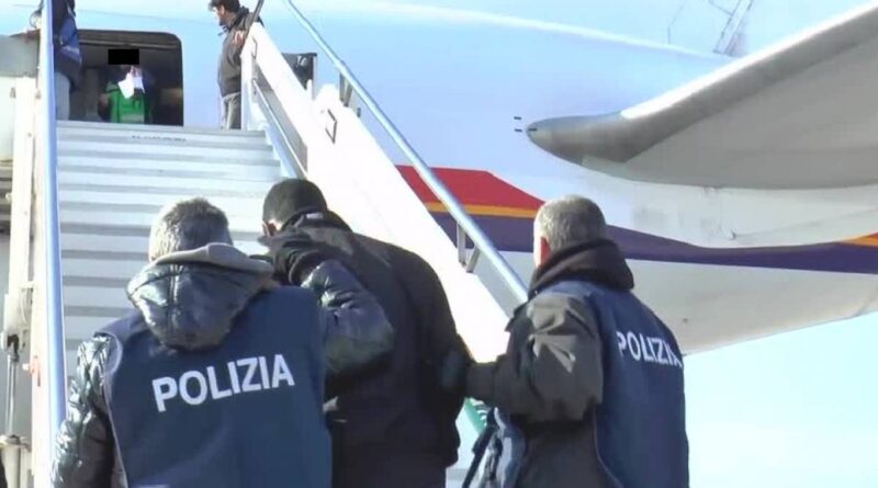Tunisino rimpatriato: aveva ucciso un connazionale per droga