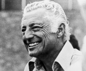 Eredità Agnelli: tre brevi manoscritti, ecco il testamento dell’Avvocato