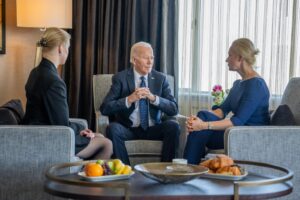 Guerra Ucraina – Russia, le news di oggi: nuove sanzioni Usa contro Mosca: almeno 500 gli obiettivi. Biden incontra moglie e figlia di Navalny