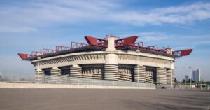 San Siro come il gioco dell’oca: si torna allo studio di fattibilità per riqualificare il Meazza