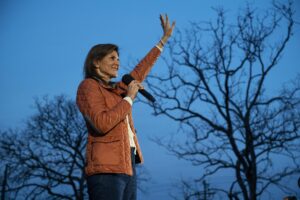 Nikki Haley resterà in giro il più a lungo possibile