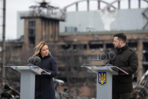 Meloni porta il G7 a Kiev, ‘difendiamo la nostra casa’