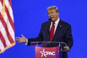 Donald Trump si definisce un “dissidente politico” nel discorso al CPAC