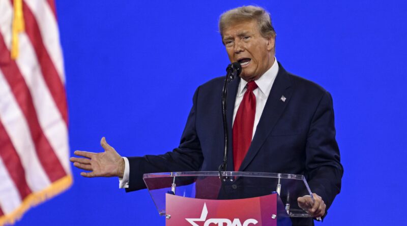 Donald Trump si definisce un “dissidente politico” nel discorso al CPAC