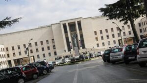 Molestie alla Sapienza, il dossier shock. “I ricatti sessuali dei prof durante gli esami”