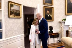 L’annuncio di Meloni: ‘Chico Forti sarà trasferito in Italia’. Il premier a Biden: “Sosteniamo la mediazione Usa in Medio Oriente”