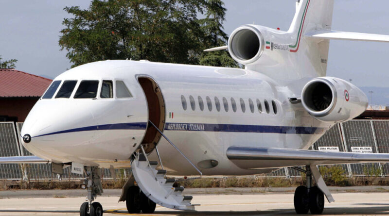 Voli di Stato, il record dei ministri del governo Meloni: 165 gli “aerei blu” decollati nel 2023, anche per tratte coperte da treni e voli di linea
