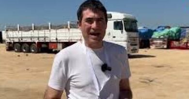 VIDEO: Fratoianni a Rafah: Alcuni camion sono in attesa da 15 di portare aiuti umanitari a Gaza