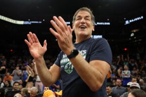 Mark Cuban: Biden potrebbe essere sul letto di morte e voterei comunque per lui piuttosto che per il “venditore di olio di serpente” Trump