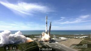 SpaceX completa tre lanci in meno di 24 ore, compresa la missione Crew-8 verso la ISS
