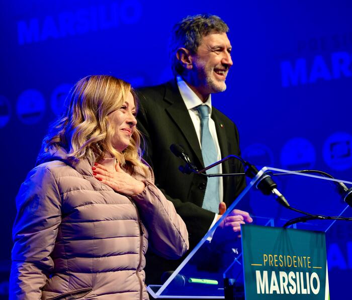 L’Abruzzo resta al centrodestra, Marsilio al 53,5%. Meloni esce