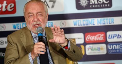 De Laurentiis non fa più ridere nessuno: la maleducazione del patron è uno spot negativo per il calcio e per se stesso