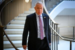 Il rappresentante del GOP Ken Buck dice che il partito repubblicano è diventato una barzelletta e che se ne sta andando