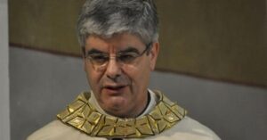 Riciclaggio e peculato, indagati il fratello del cardinale Becciu e il vescovo di Ozieri