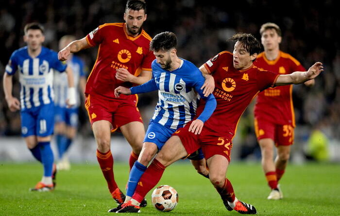 Roma ko col Brighton ma vola ai quarti di Europa League