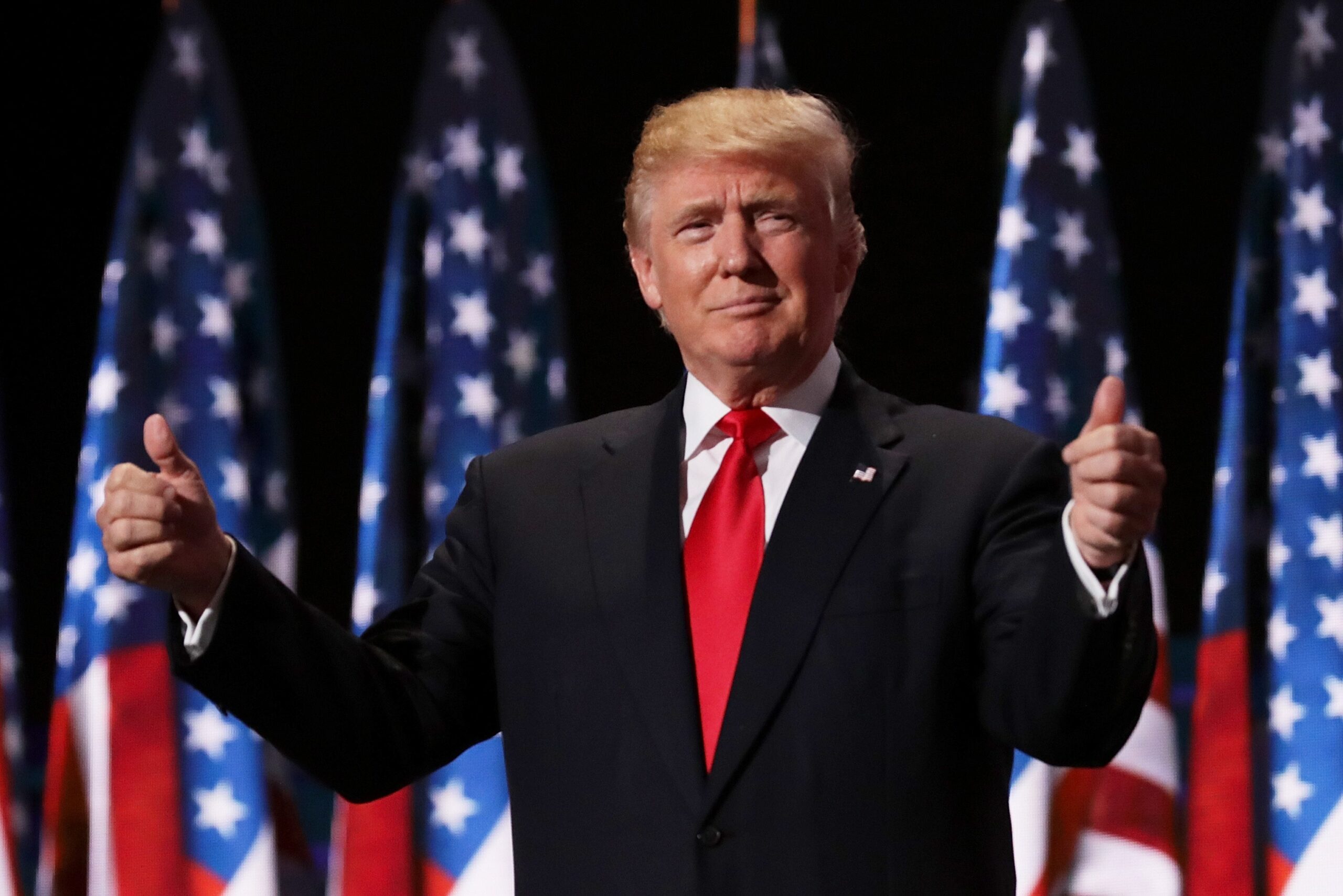 Il processo penale di Trump a Manhattan potrebbe essere ritardato di almeno un mese, mentre continua la striscia pluridecennale di non essere mai ritenuto responsabile di nulla