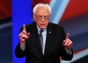 Bernie Sanders dice alla gente di ingoiare il rospo e votare per Biden perché l’alternativa è vivere all’inferno