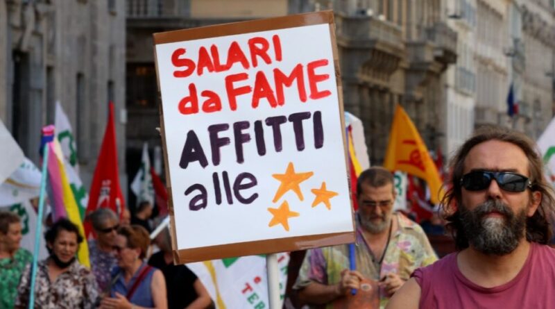 Nel Paese dei salari da fame: “5,7 milioni di lavoratori dipendenti guadagnano meno di 850 euro netti al mese, altri 2 milioni 1.200”