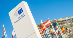 Anche il Consiglio Ue chiede alla Banca europea degli investimenti di mettere l’elmetto e finanziare l’industria della difesa