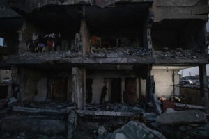 Gaza, media: 8 morti in un raid di Israele a nord-est di Rafah