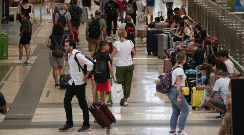 Milano, domenica di blocchi e stop alla circolazione: sciopero nazionale dei treni e Stramilano 2024