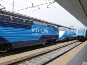 Calabria, Basilicata e Puglia più vicine e “sostenibili” con i nuovi treni ibridi di Trenitalia