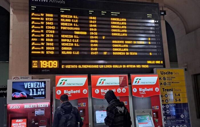 Non parte un treno su 3, disagi per lo sciopero