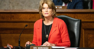 La senatrice Lisa Murkowski non esclude una rottura con il GOP