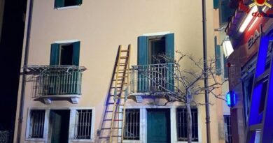 Tragedia a Chioggia, incendio in casa: sterminata una famiglia di 3 persone