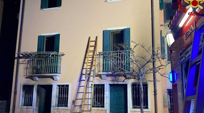 Tragedia a Chioggia, incendio in casa: sterminata una famiglia di 3 persone