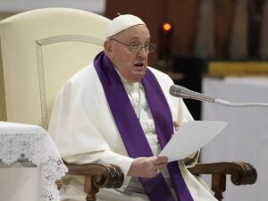 Il Papa “tentato” dal diaconato femminile. E c’è chi vuole le donne prete