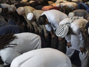 Il Ramadan batte il Venerdì santo. Noi colonizzati e “coranizzati”