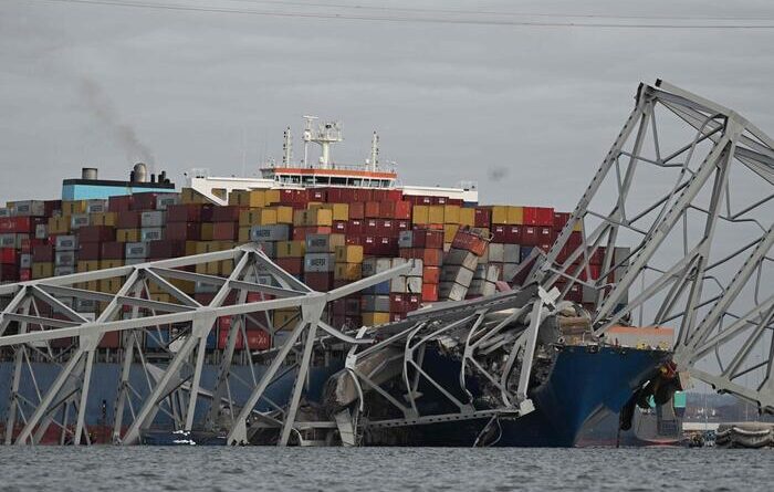 Usa: La nave urta un pilone, crolla il ponte di Baltimora. Sei dispersi, ‘probabilmente sono morti’