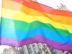Sinistra all’ultima spiaggia: ora il Campidoglio promuove i chioschi Lgbt