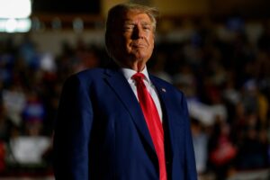 I miliardari che un tempo avevano disconosciuto Trump stanno tornando strisciando (il che potrebbe avere a che fare con il voto di Biden di aumentare le loro tasse)