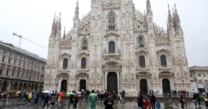 Pasqua tra allerta maltempo e caldo: nubifragio a Milano, valanga in Piemonte