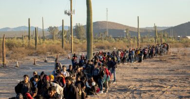 I repubblicani dell’Arizona votano sì alla legge che renderebbe legale l’uccisione dei migranti sospettati di violazione di domicilio