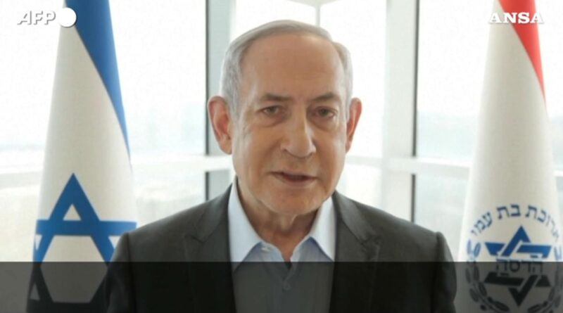 Israele – Hamas, le notizie di oggi dalla guerra: Biden indignato: “Israele non fa abbastanza per proteggere cooperanti e civili”. Netanyhau: “In guerra succede”