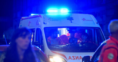 Auto contro un muretto: morto un ragazzo di 19 anni e ferita una 16enne nel Foggiano
